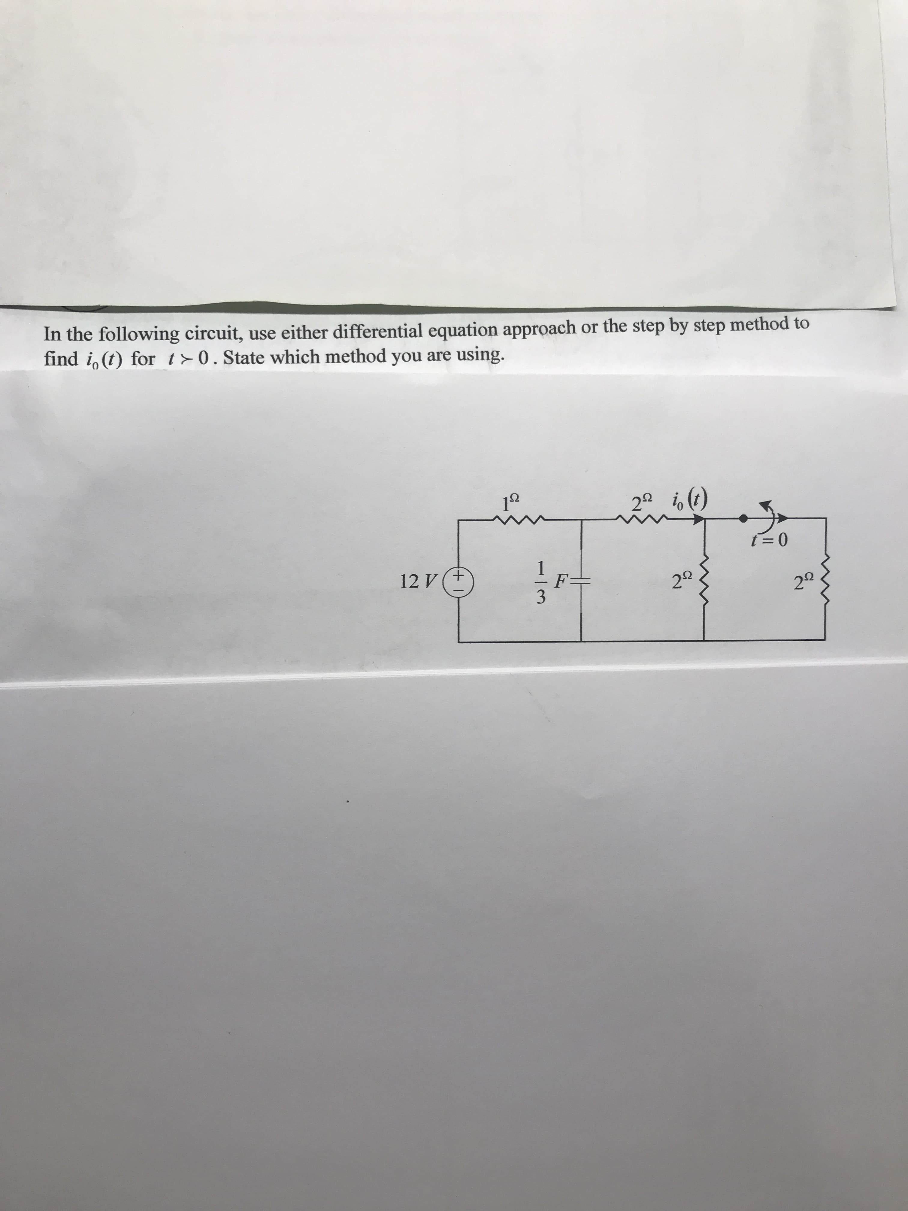 In the following circuit, use either differential equation approach or the step by step method to
find i。(t) for t 0 . State which method you are using.
1s2
29
る(1)
12 V(+
2Ω
2Ω
