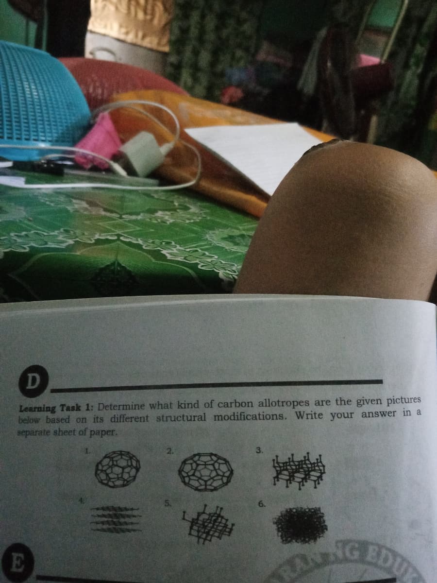 D
Learning Task 1: Determine what kind of carbon allotropes are the given pictures
below based on its different structural modifications. Write your answer in a
separate sheet of paper.
NG
