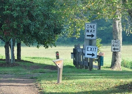ONE
WAY
->
ONE
WAY
EXIT
