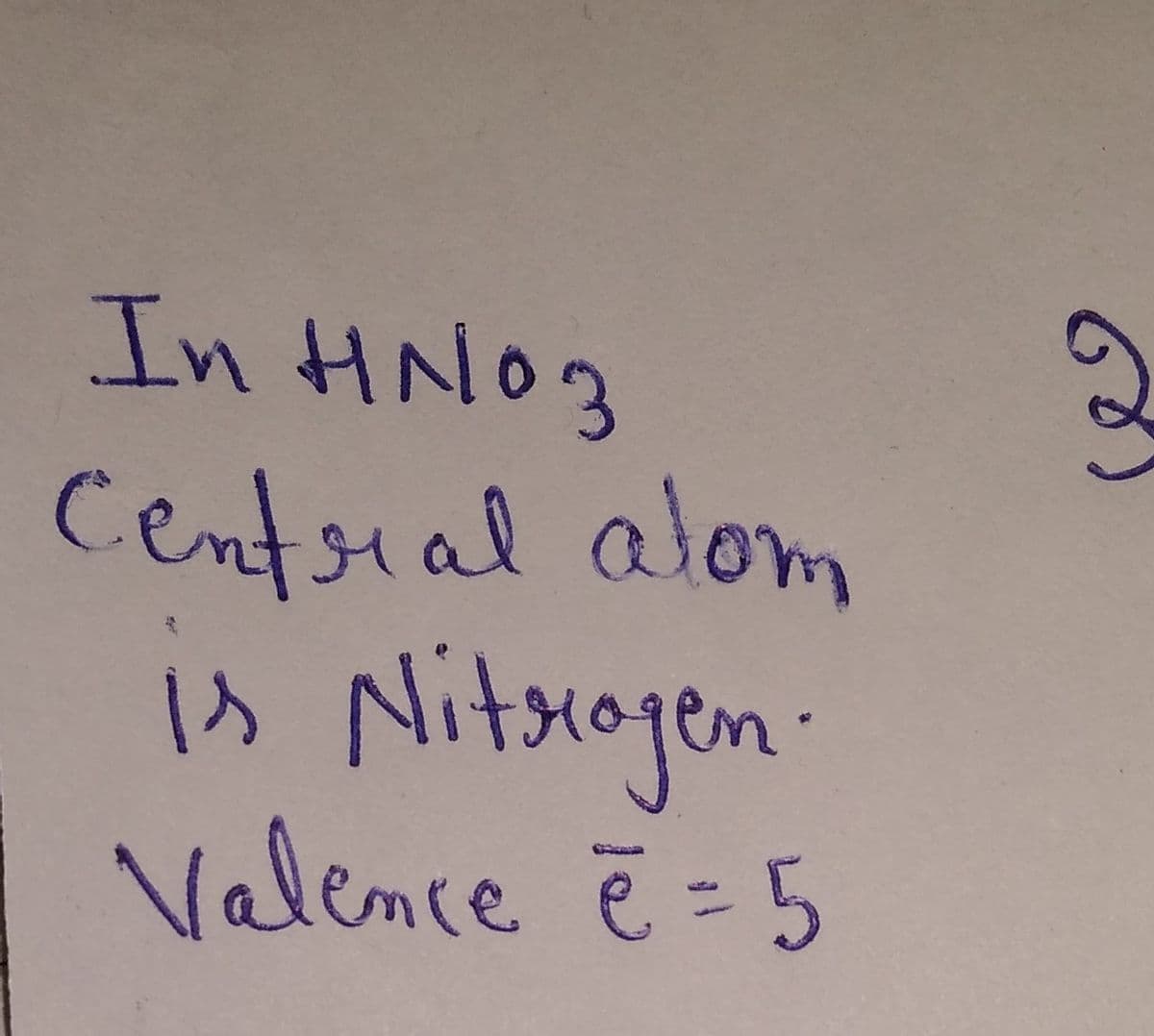 In HNO3
Centsral alom
is Nitxogen:
Valemce ē =5
