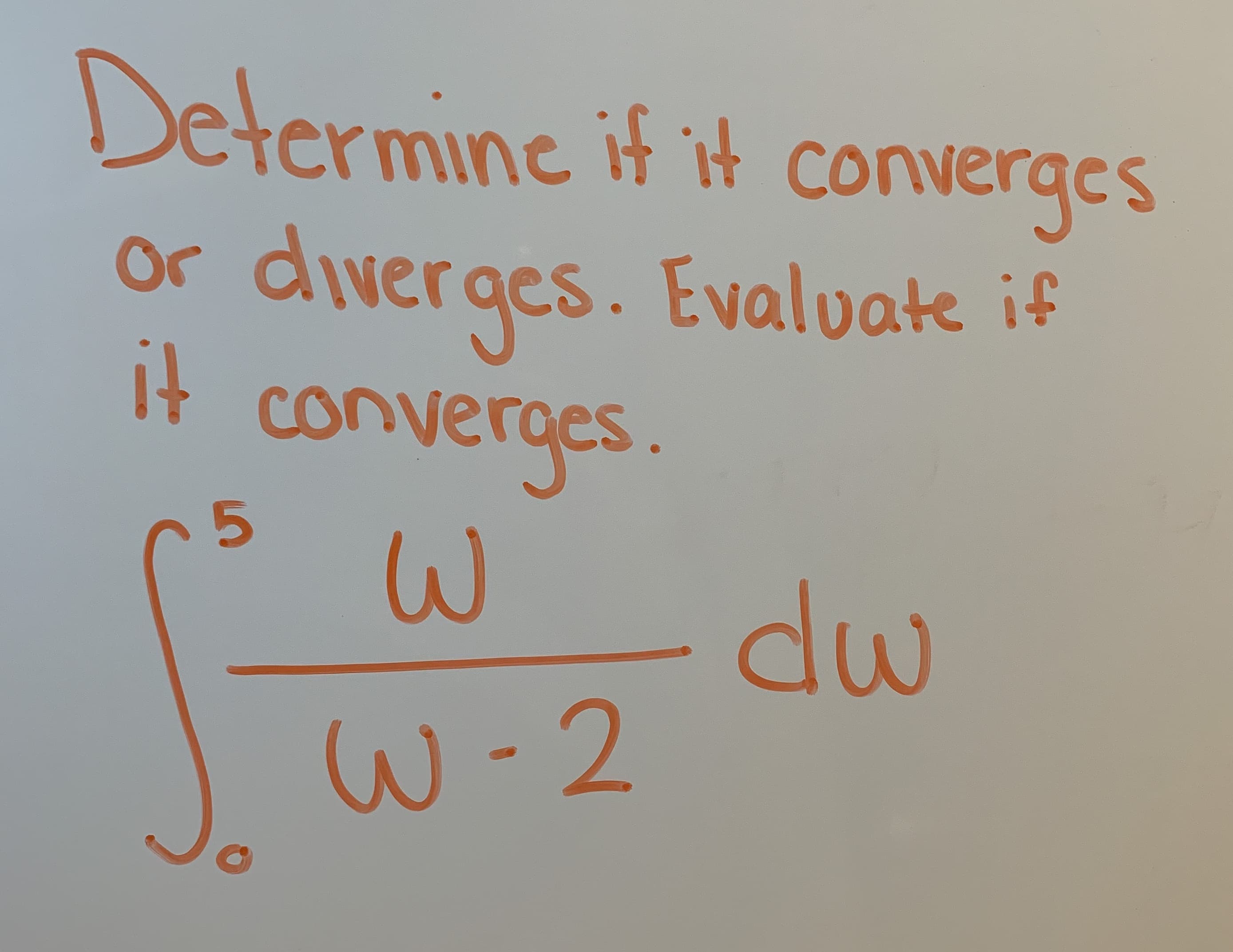 Determine if it converącs
or dweraes. Evaloate if
it converges
5
dw

