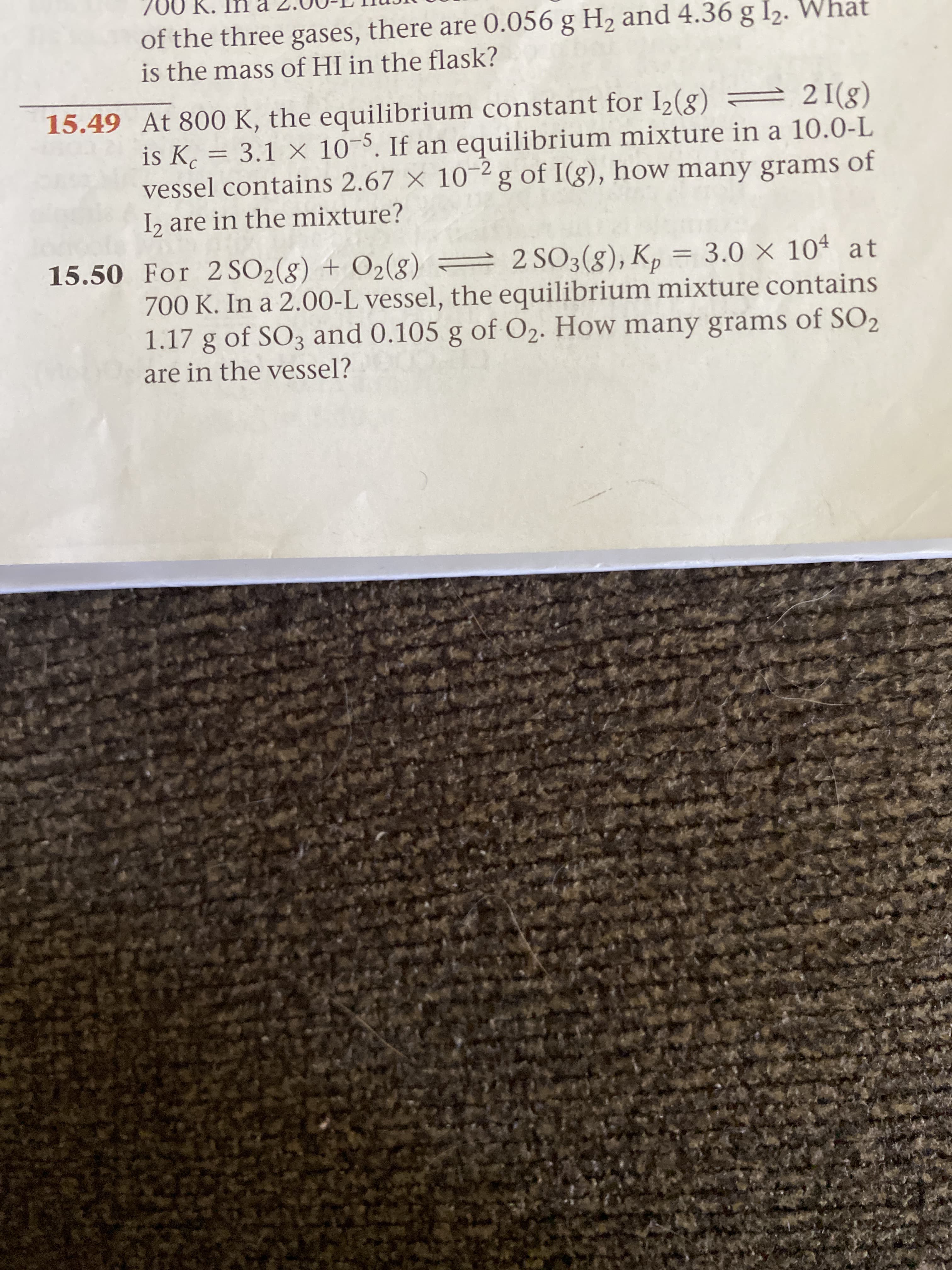 For 2 SO2(g) + O2(g) = 2 SO3(8), K,
700 K. In a 2.00-L vessel, the equilibrium mixture contains
1.17 g of SO3 and 0.105 g of O2. How many grams of SO2
= 3.0 × 104 at
%3D
are in the vessel?

