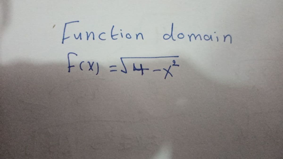 Function domain
fexy =J4-x*
%3D
