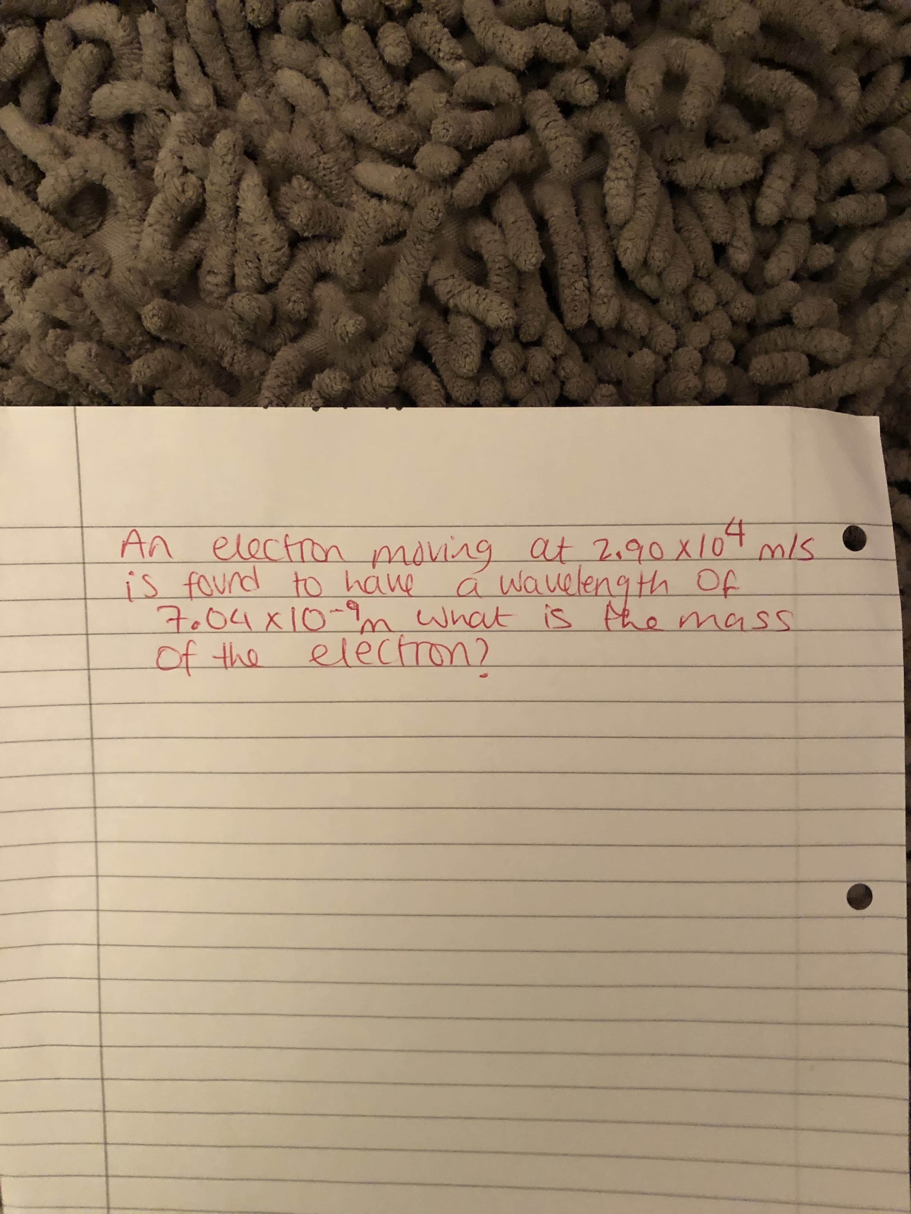 An electron moving at 2.90X10T m/s
is found
7.04x10- n what is the mass
of the
to have
á wavieleng th Of
a
electron?
