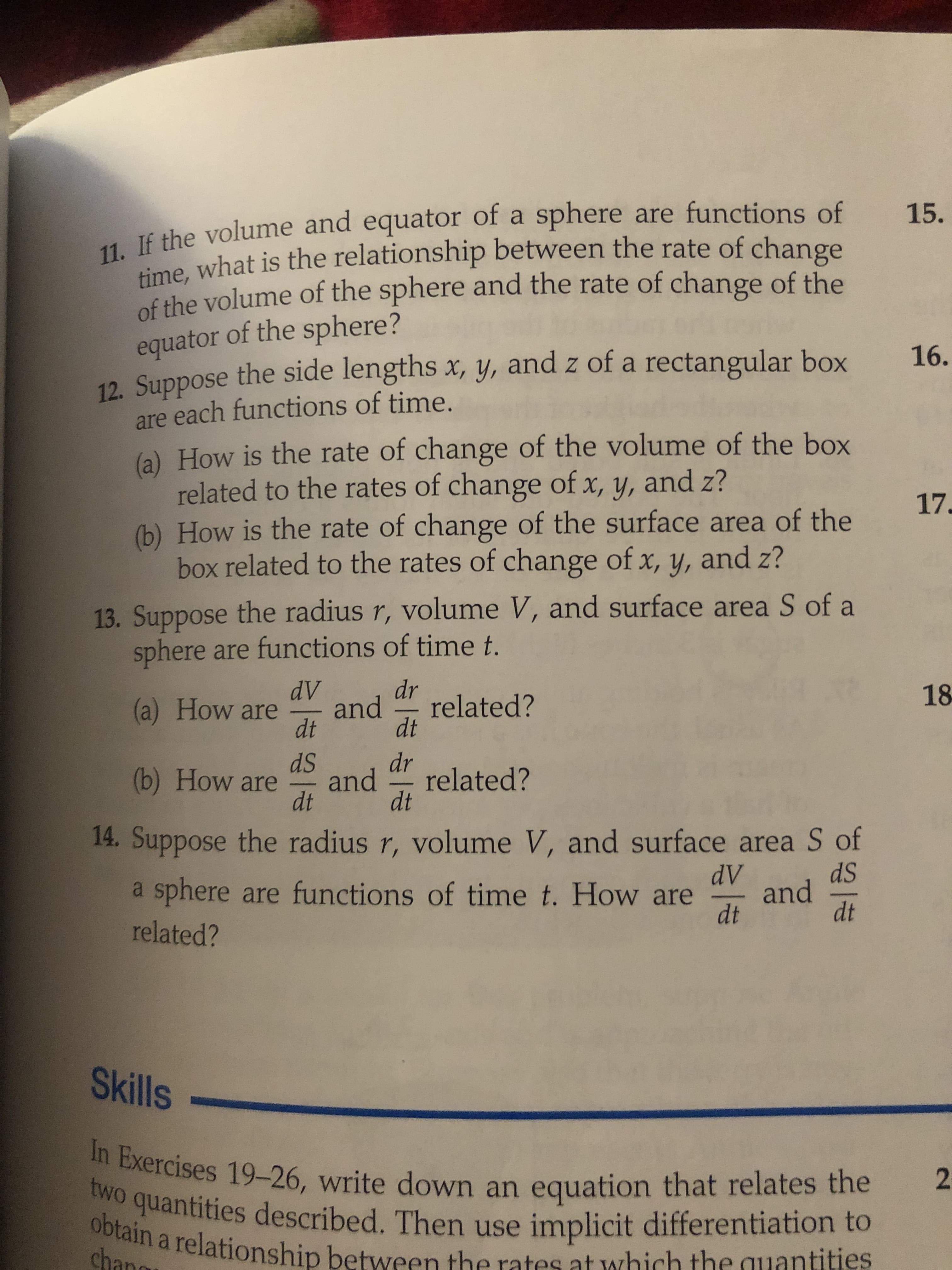 box
13. Suppose the radius r, volume V, and surface area S of a
sphere are functions of timet.
dV
and
dt
dr
(a) How are
related?
--
dt
dr
dS
and
dt
(b) How are
related?
-
dt
